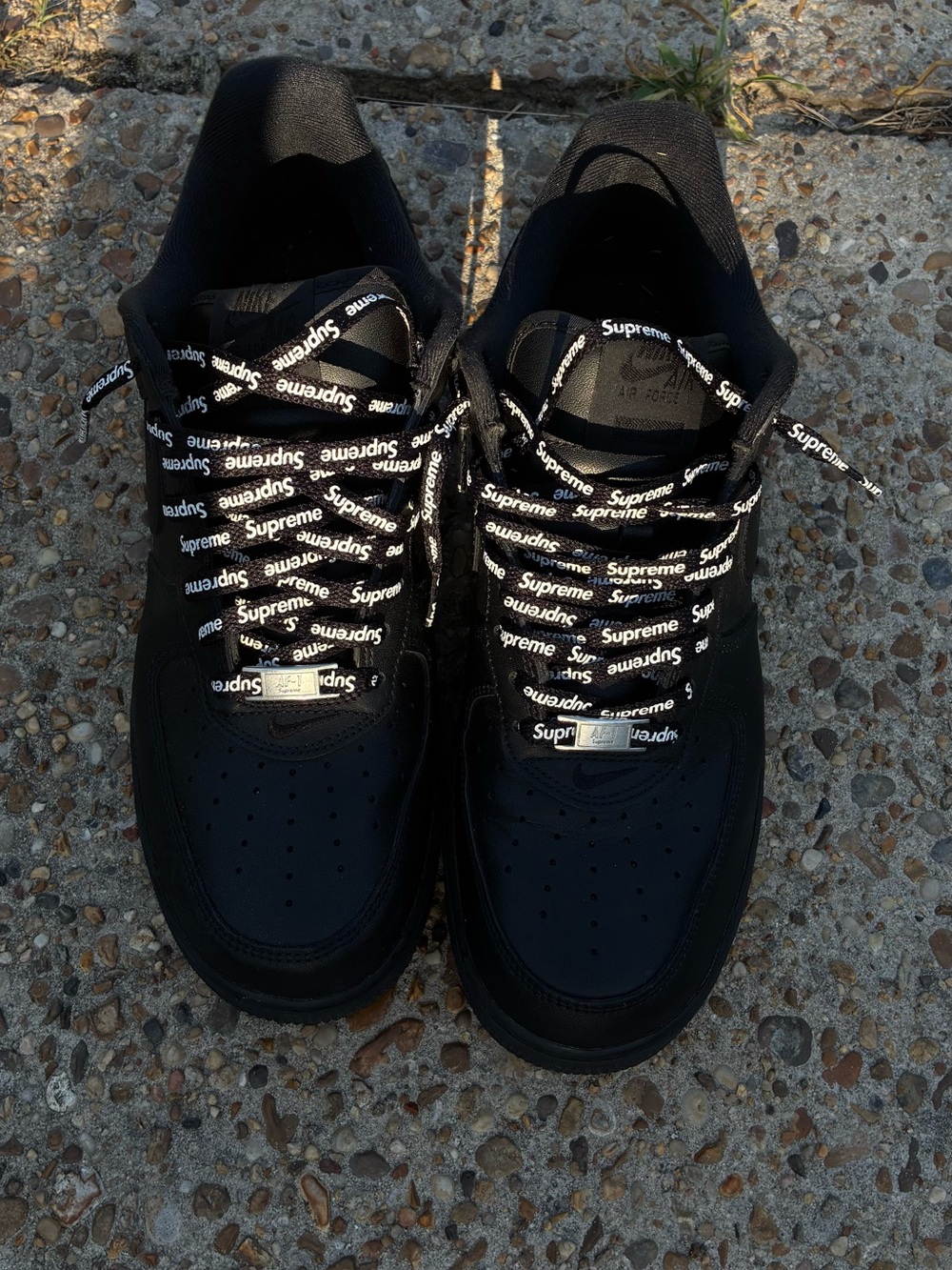 Supreme Black Low-Top Sneakers with Logo Laces